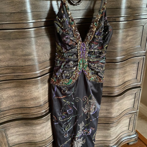 Mandaley dress. Size 4 but run small. Fits more like size 2. - Picture 8 of 8